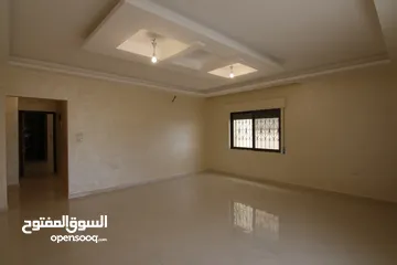  7 شقة طابق ارضي مع ترس على مستوى الشارع في ابو نصير  