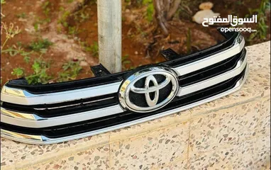  1 شل امامي بكب تويوتا هايلوكس الاصلي الشركه من 2016-2020 بحاله الوكاله للبيع
