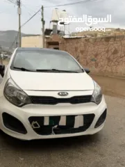  3 كيا ريو 2012 تأمين شامل سنة كاملة  السيارة نظيفة ماطور جير الالف الالف لون ابيض مع سقف اسود اندماج