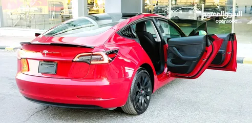  29 تيسلا 2023 model 3 فحص كامل 4 جــــيــــد ممشى قليل 18 الف بحالة الوكالة لون مميز بسعر لقطة ومحروووق