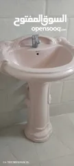  1 مغسلة حمام في حاله ممتازه