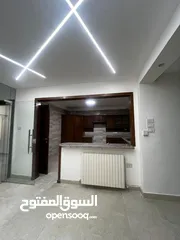  25 شقة فارغة - ام السماق - 3نوم 1ماستر - ارضية - ترسات خارجية - موقع مميز