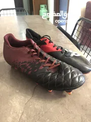  3 احذية كرة قدم جديدة