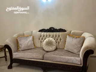  6 غرفة ضيوف للبيع بحالة الوكالة تحتاج مقاعد السفرة من الاسفل إلى دهان بسيط