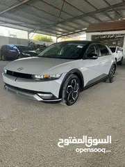  2 هيونداي ايونك 5 كهرباء موديل 23 لون اسمنتي فحص7جيد عداد شبه زيرو للبيع