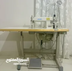  3 مكينة خياطة جوكي مع طاولتها