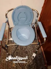  1 كرسي حمام متحرك لكبار السن مستعمل بحاله الوكاله