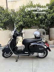  4 Vespa PIAGGIO GTS300 / Super clean / Black