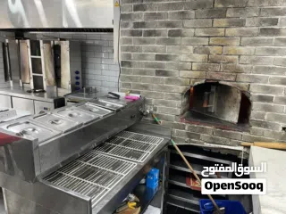  11 للبيع مطعم سوري متكامل في موقع مميز بعجمان