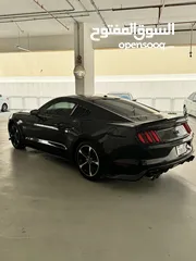  2 Ford mustang gt