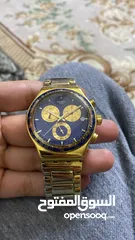  3 12  ساعه  منهم 4كوبي و 8 اصلي  2 جداد  6 مستعمل   كامل
