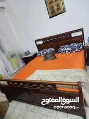  7 غرفة نوم للبيع مستعمل بحالة جيدة مكونة من سرير مع الفرشة و 2 كومادينة و دسوار بدون خزانة