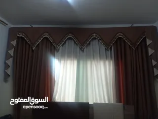  1 تخت مجوز مع البرادي 50 دينار وقابل للتفاوض سبب البيع السفر