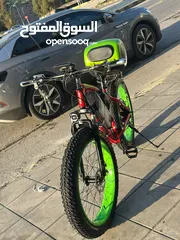  2 بسكليت كهربائي مستعمل بشكل الوكالة لون البسكليت ازرق مثل آخر صورة