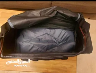  3 شنتة ماركة FILA اصلية جديدة صناعة كمبوديا للسفر او الجيم مع جيبة خارجية لون جيشي