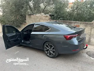  3 سكودا. فلللللل بدون. فتحه. بصمه ليد. جلد هوك. أناره. داخليه. بسعرررر. حرق حرق.