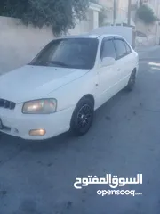  4 هونداي فيرنا 2000 لون ابيض