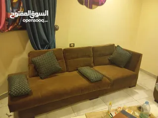  6 طقمين كنب مستعمل للبيع المستعجل  الأول تفصيل والثاني تجاري