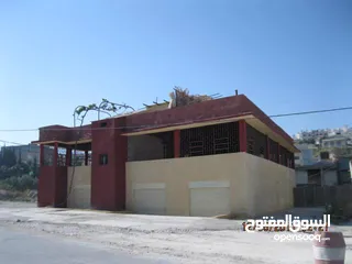  1 بناء قائم للبيع