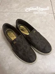  1 حذاء مايكل كورس اصلي سهل الارتداء للبيع size 38