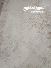  1 سجاد شبه جديد للبيع لون ابيض وعسلي قياستها 150/66 293/150 112/365 خمري قياسه 100/200 لون سكني واسود