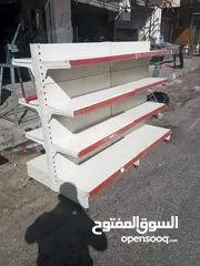  4 رفوف حائط + وسطي بحال لوكاله للبيع للجادين فقط الاتصال
