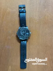  1 ساعة ديزل شريتها من امريكا 1300 دولار بس صار معي ظرف بدي ابيعها 800