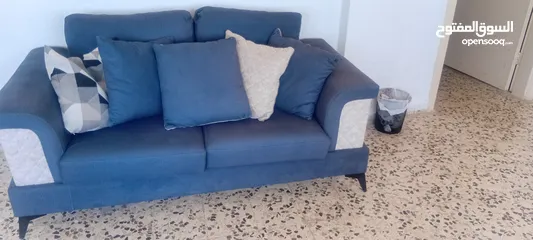  6 Are you looking for that particular contemporary living room set? Then look no further.