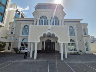  1 7 BR Amazing Villa In Shatti Al Qurum For Rent