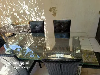  6 طاولة سفره وطقم كنب بحالة الوكالة