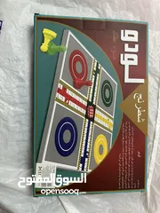  16 العاب وأغراض للبيع مع سفره و6 كراسي