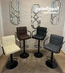 1 [كرسي بار عصري من الجلد الصناعي] تصميم عصري على شكل حرف L مع ظهر مربع وذراعين، جلد صناعي محكم، يمكن