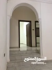  17 شبه فيلا فارغة للايجار