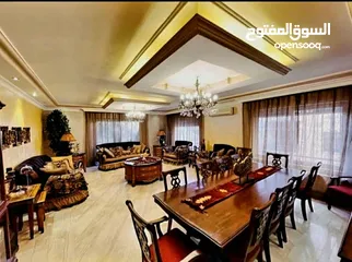  1 طقم كنب مع الطاولات وغرفه سفره