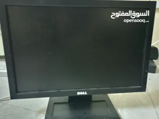  2 شاشة كومبيوتر ديل نظيفة وحالتها جيدة جدا