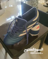  2 حذاء رياضي ماركة اديداس ملبوس لمرة واحدة فقط