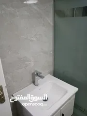  14 شقه ارضيه للايجار