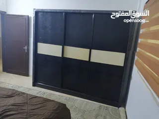  11 شقه مفروشه  طابق ارضي  بالزرقاء جبل طارق   قريبة من الخدمات