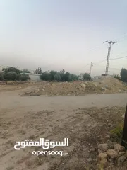  12 عده قطع قرب شارع المطار اليادوده