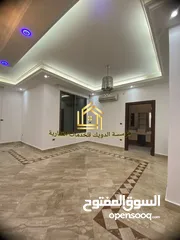  18 شقة دوبلكس أول مع روف مع ترس بإطلالــــه رائعة