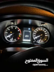  12 تويوتا هايلوكس للبيع
