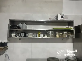  10 معدات مطعم كاملة بحالة ممتازة وبسعر مناسب