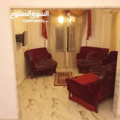  9 شقة بالدور الاول في "وسط البلاد "طرابلس مفروشه كاملا (اربعه غرف وشرفتين ومنور وسط حوش2 وحمام ومطبخ).