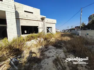  5 قطعه أرض عليها فيلا عظم للبيع في سطح مرحبا