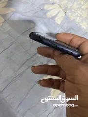  2 كلكسي اي واحد وعشرين نضيف شاحنه بس ويا