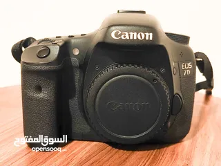  1 للبيع كانون 7D مع عدسة Canon 7D  18-135 stm