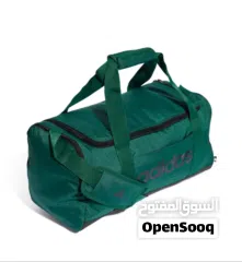  4 حقيبة دافل لينير بحجم صغير من  اديداس لون اخضر مع قنينة بيرفورمنس لون اسود مجاناً