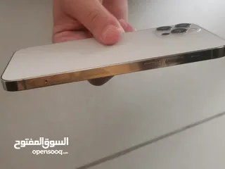  2 ايفون 12 برو باللون الذهبي