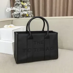  2 الأناقة كلها.. تنحمل على كتفك! شنطة Tote جلد فخم، حجم وسط مثالي للمشاوير مزودة بحزام طويل