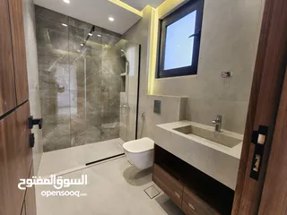  9 شقة فاخرة للبيع في منطقة الظهير - ref: 14486